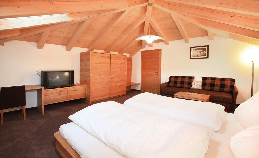 Tarlack Hutten 34 *