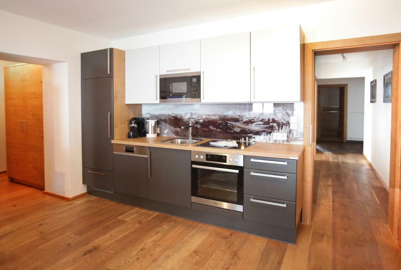 Tarlack Hutten 34 *